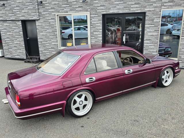 1992 Nissan Cima – thumbnail 2