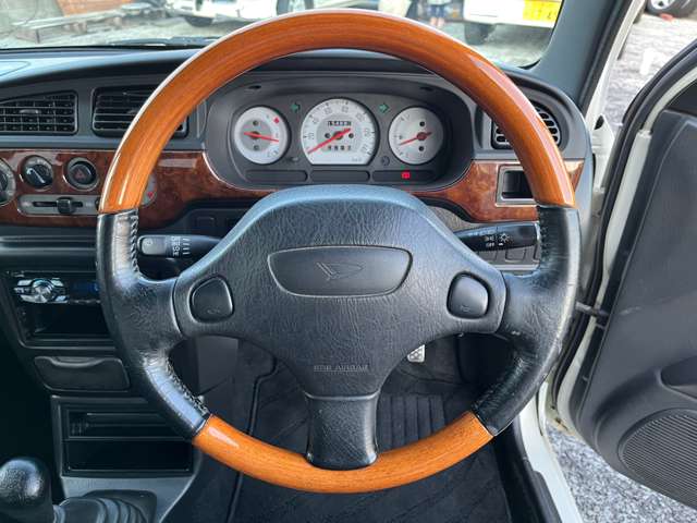 2001 Daihatsu Mira Gino – thumbnail 3