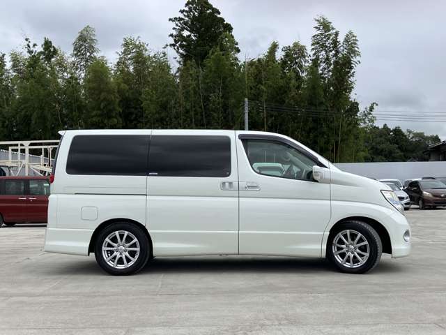 2007 Nissan Elgrand – thumbnail 4