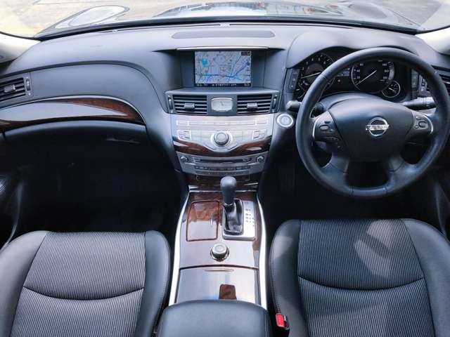 2010 Nissan Fuga – thumbnail 2