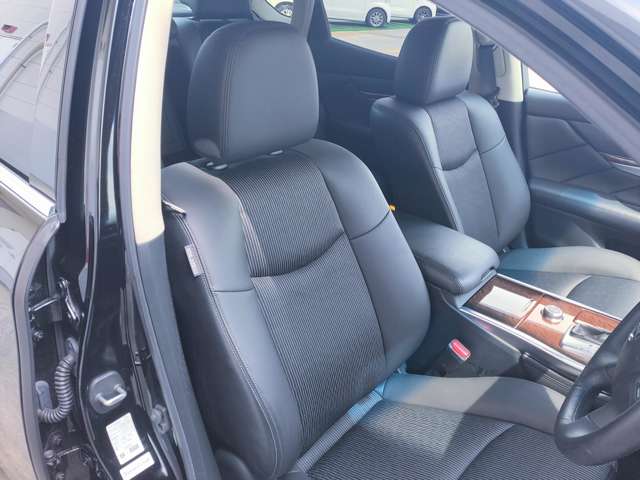 2010 Nissan Fuga – thumbnail 3