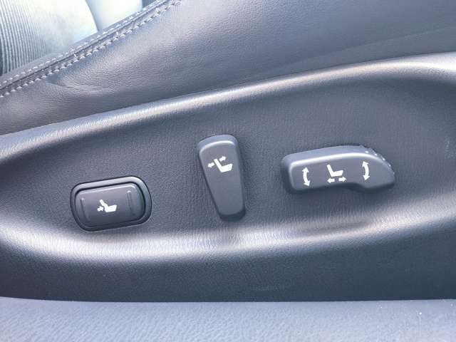 2010 Nissan Fuga – thumbnail 4