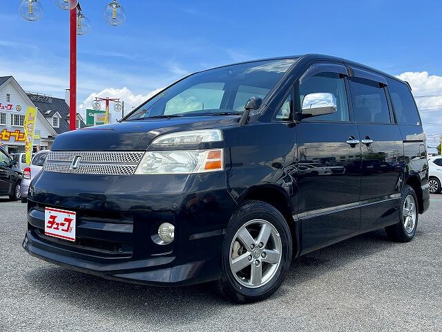 2005 Toyota Voxy