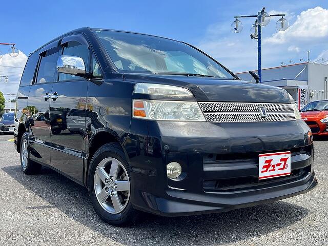 2005 Toyota Voxy – thumbnail 2