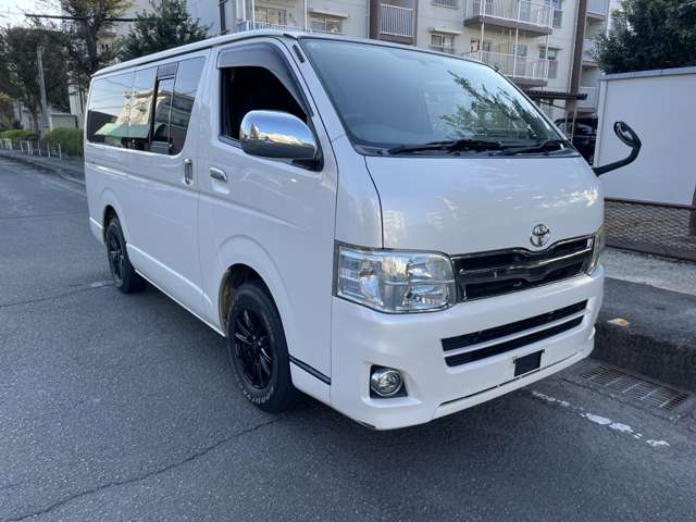 2010 Toyota Hiace – thumbnail 2