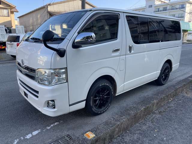 2010 Toyota Hiace – thumbnail 3