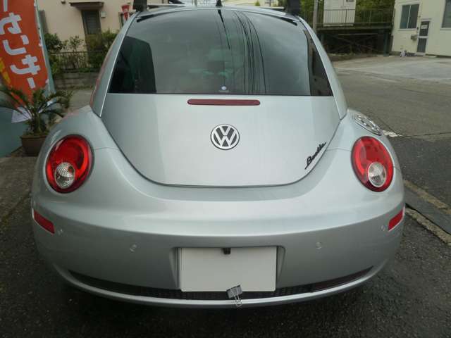 2006 Volkswagen New Beetle – thumbnail 3