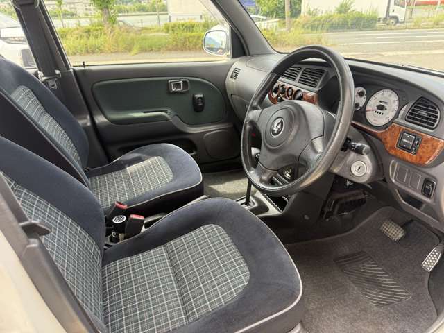 2001 Daihatsu Mira Gino – thumbnail 2