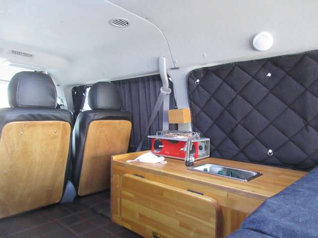 2009 Toyota Hiace – thumbnail 2