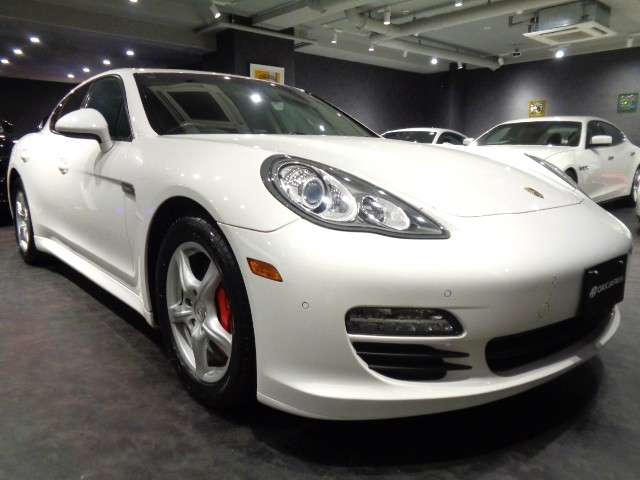2010 Porsche Panamera – thumbnail 2