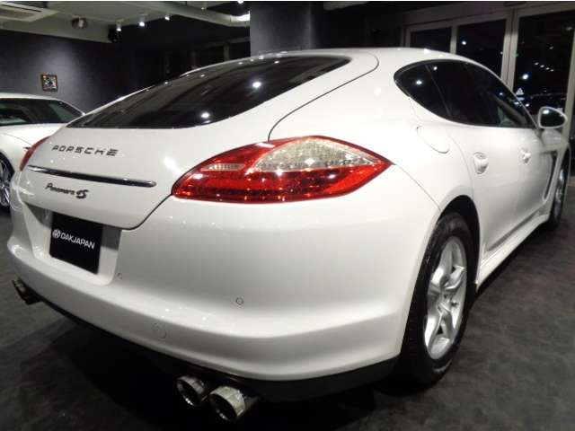 2010 Porsche Panamera – thumbnail 3