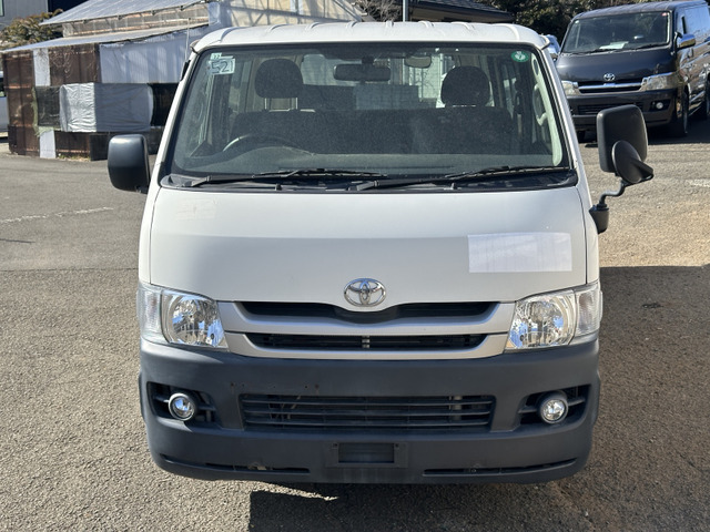 2009 Toyota Hiace – thumbnail 2