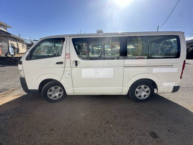 2009 Toyota Hiace – thumbnail 4