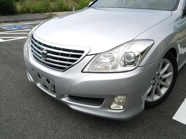 2008 Toyota Crown Royal – thumbnail 2