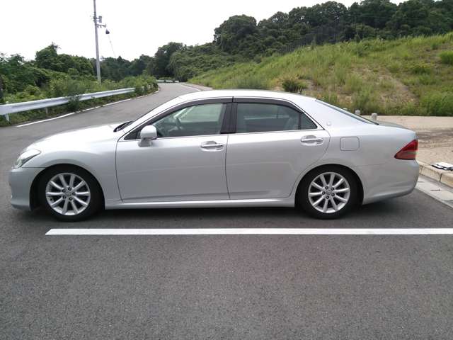 2008 Toyota Crown Royal – thumbnail 4