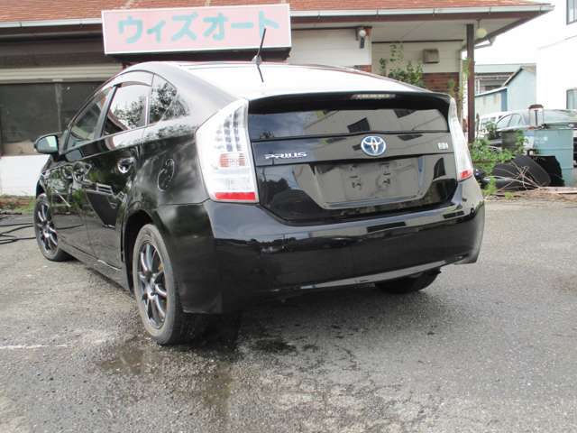 2010 Toyota Prius – thumbnail 2