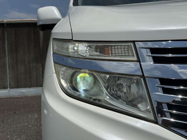 2010 Nissan Elgrand – thumbnail 4