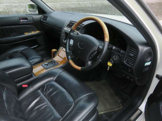 1999 Toyota Celsior – thumbnail 2