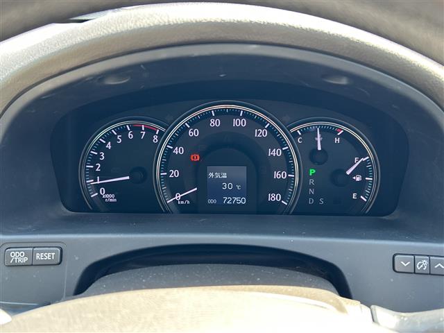 2010 Toyota Crown Royal – thumbnail 4