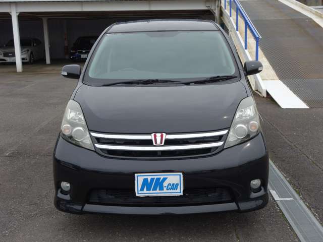 2010 Toyota Isis – thumbnail 2