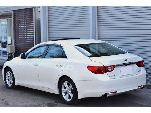 2010 Toyota Mark X – thumbnail 3