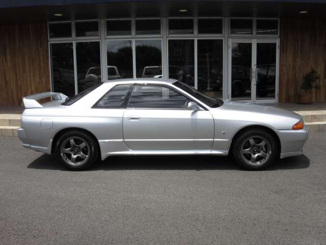 1994 Nissan Skyline GT-R – thumbnail 3