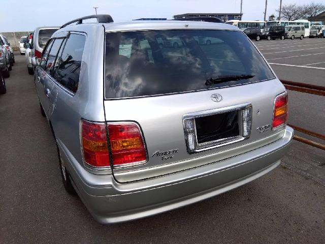 2000 Toyota Crown Estate – thumbnail 2
