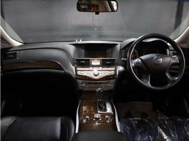 2010 Nissan Fuga – thumbnail 4
