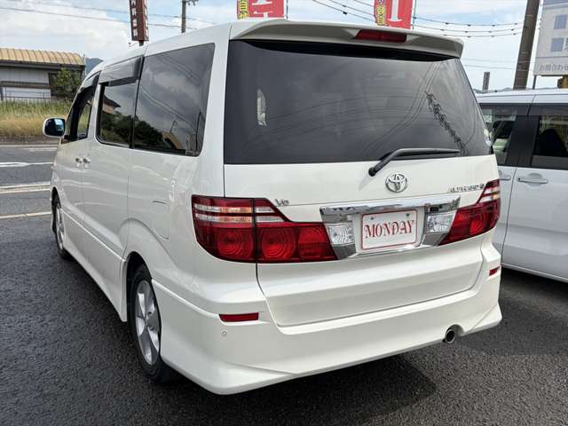 2005 Toyota Alphard – thumbnail 4