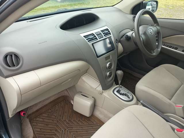 2010 Toyota Belta – thumbnail 3