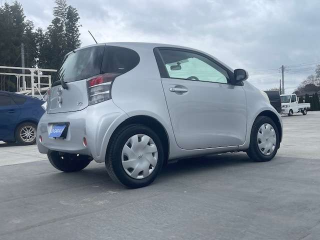 2009 Toyota iQ – thumbnail 3