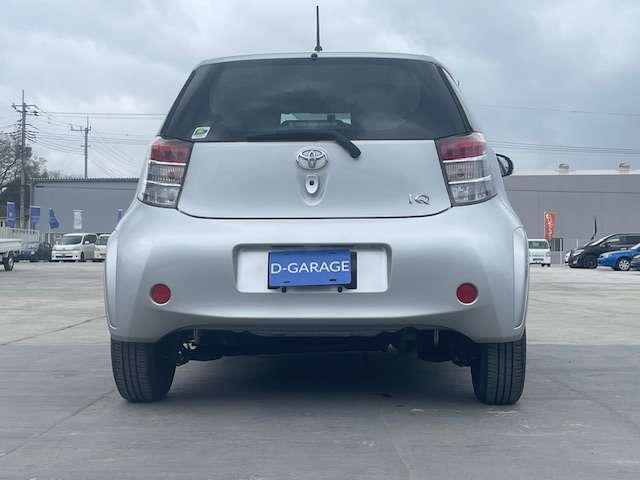 2009 Toyota iQ – thumbnail 4
