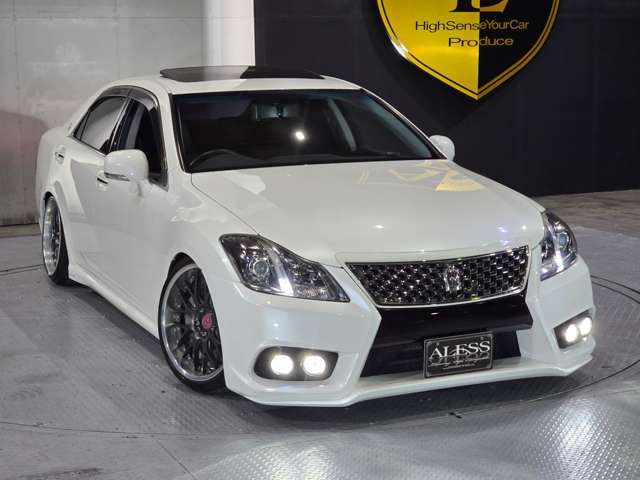 2010 Toyota Crown Athlete – thumbnail 3