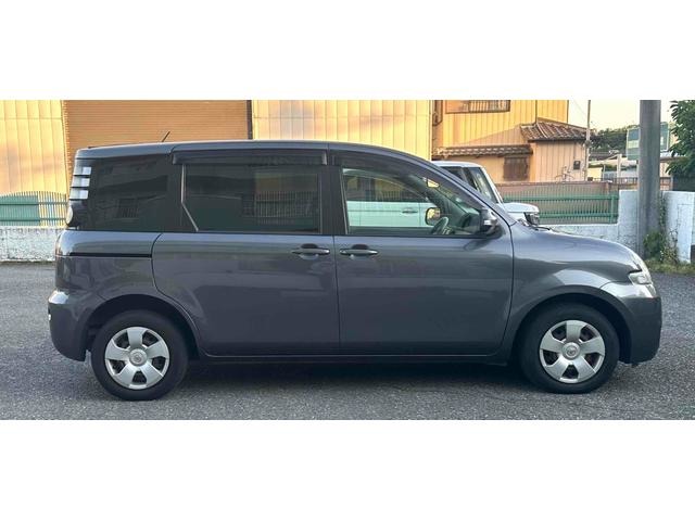 2010 Toyota Sienta – thumbnail 4