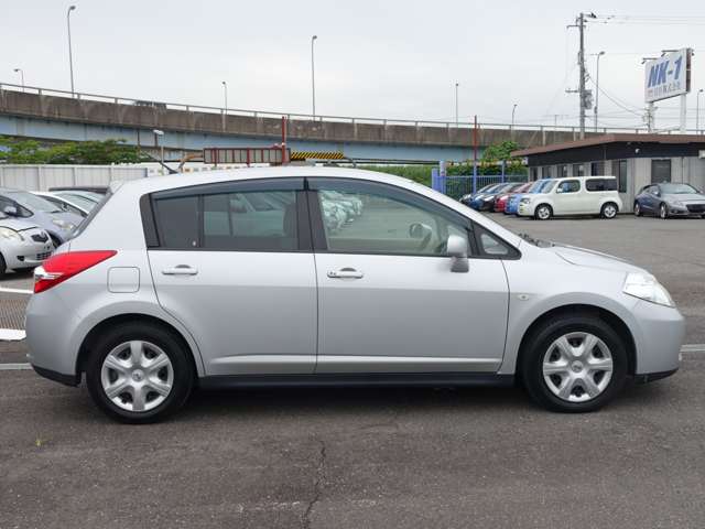 2009 Nissan Tiida – thumbnail 4