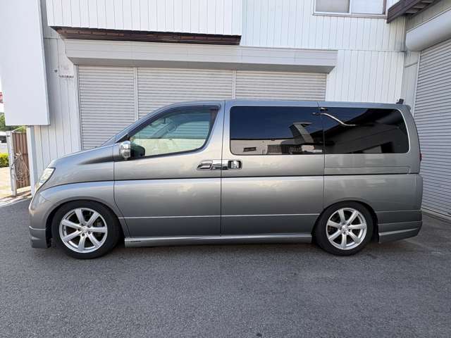 2005 Nissan Elgrand – thumbnail 3