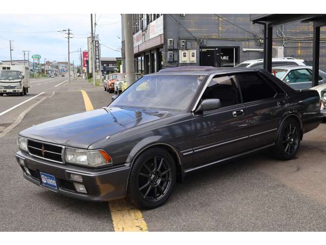 1990 Nissan Cedric – thumbnail 2