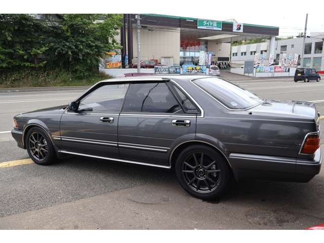 1990 Nissan Cedric – thumbnail 4