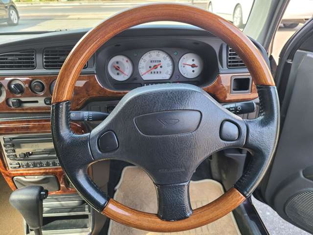 2001 Daihatsu Mira Gino – thumbnail 2
