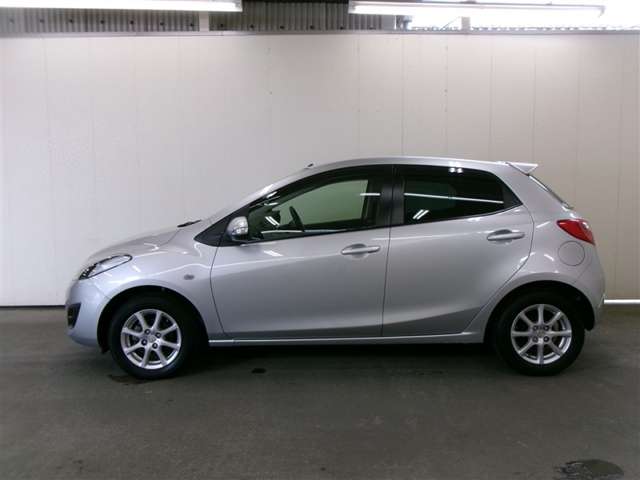 2011 Mazda Demio – thumbnail 3