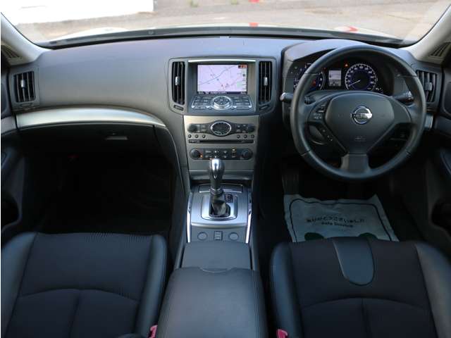 2010 Nissan Skyline – thumbnail 4