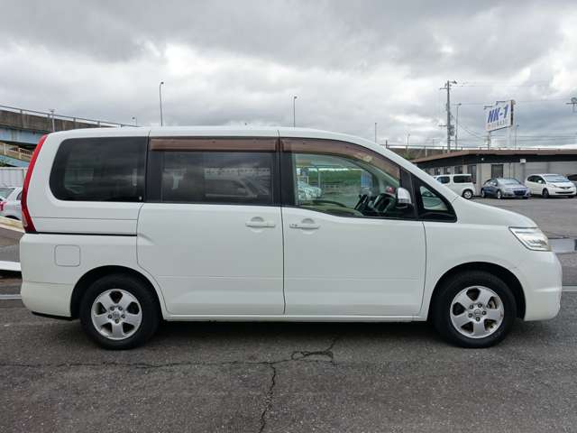 2009 Nissan Serena – thumbnail 4