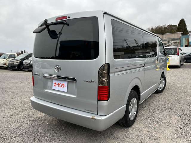 2005 Toyota Hiace – thumbnail 2