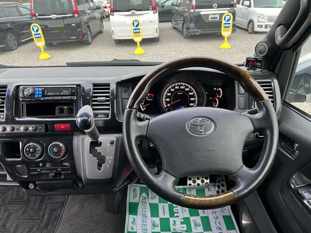 2005 Toyota Hiace – thumbnail 3
