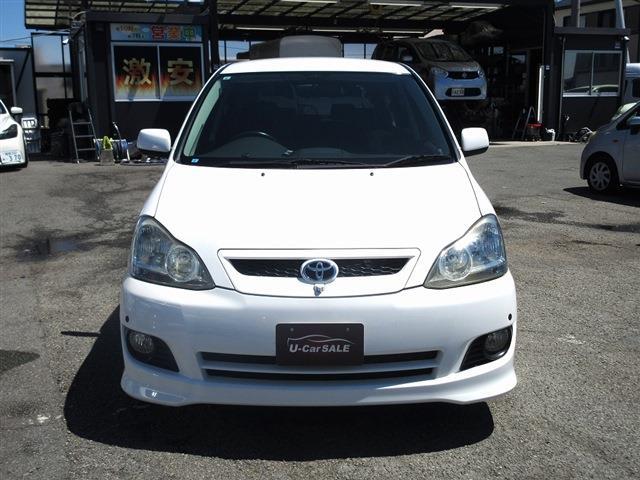 2004 Toyota Ipsum – thumbnail 2