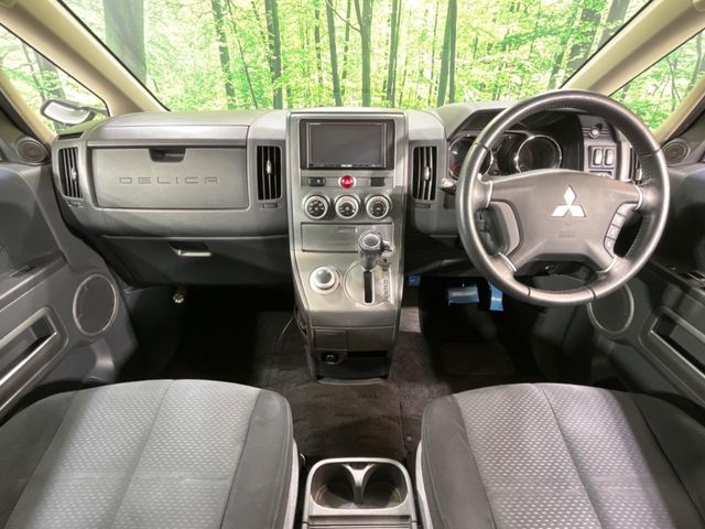 2009 Mitsubishi Delica D:5 – thumbnail 2