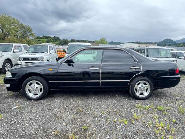 1997 Nissan Leopard – thumbnail 3