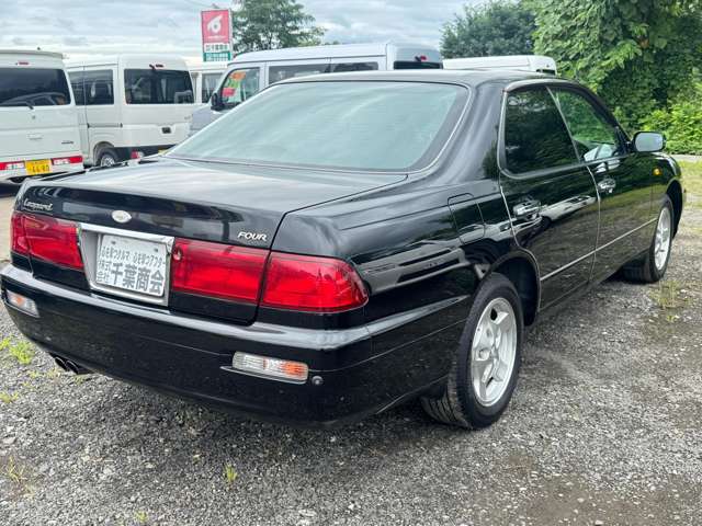 1997 Nissan Leopard – thumbnail 4