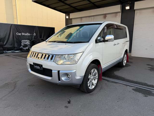 2009 Mitsubishi Delica D:5 – thumbnail 2