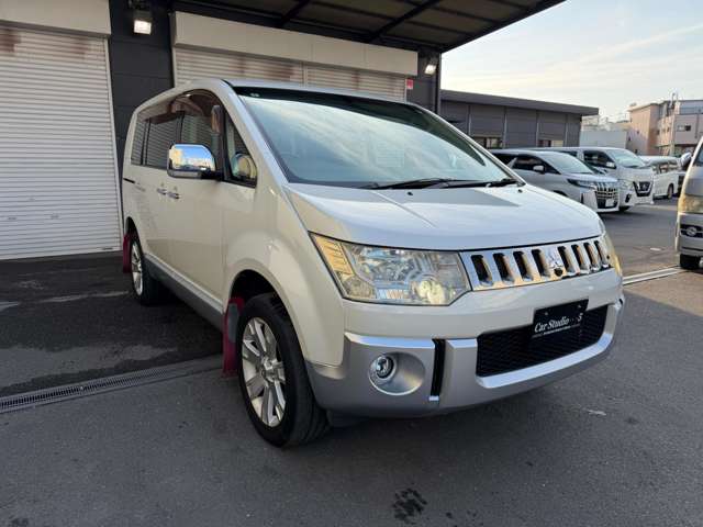 2009 Mitsubishi Delica D:5 – thumbnail 4